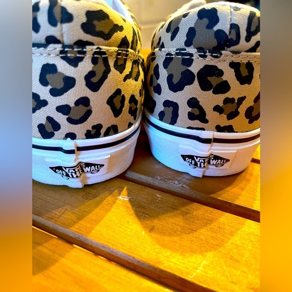 Authentic NWT Vans Donehy Leopard Print Sneaker - Women's Size 11 - Brand New - Picture 6 of 8